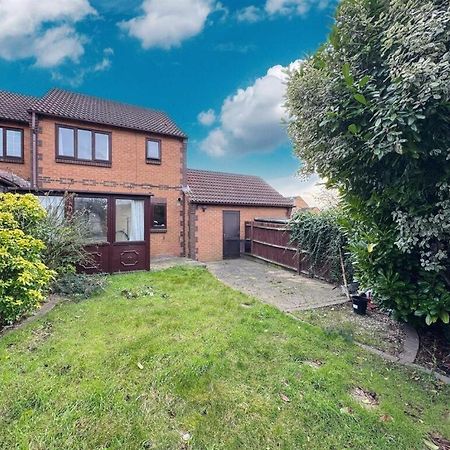 Clove, 3-4 Bed House With Garden, Free Parking, Sleeps 9 In Grays & Chafford Hundred Stifford Exterior foto