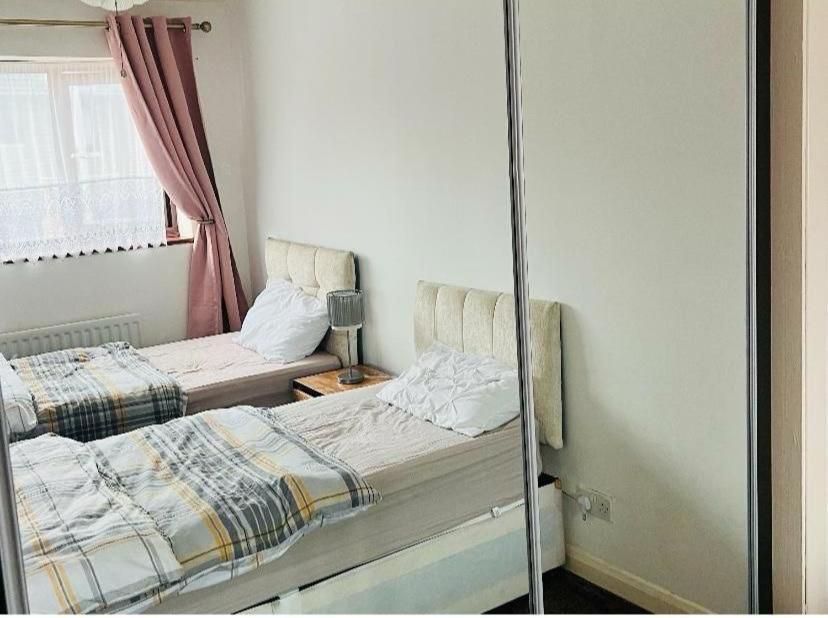 Clove, 3-4 Bed House With Garden, Free Parking, Sleeps 9 In Grays & Chafford Hundred Stifford Exterior foto